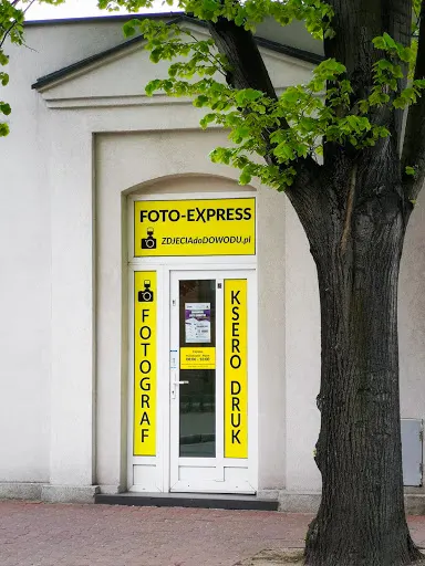 Fotograf 100 metrów od Urzędu | Zdjęcia do paszportu i dowodu w 5 minut